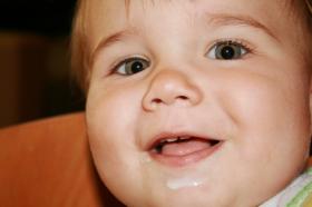 Como quitar el reflujo gastrico en bebes